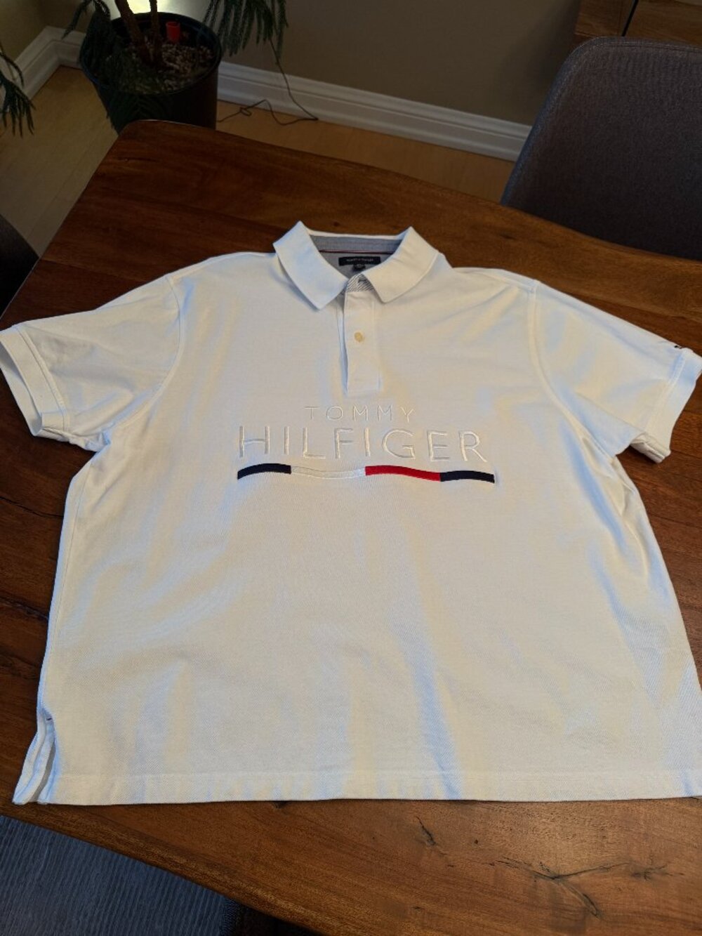 Tommy Hilfiger White Polo - XXL with embroidered Logo